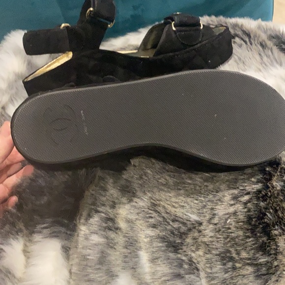 Chanel Sandals!! Sold Out in Asia Pacific!!! - Picture 4 of 7